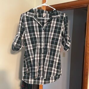 Fantastic Bongo small junior’s green plaid blouse!